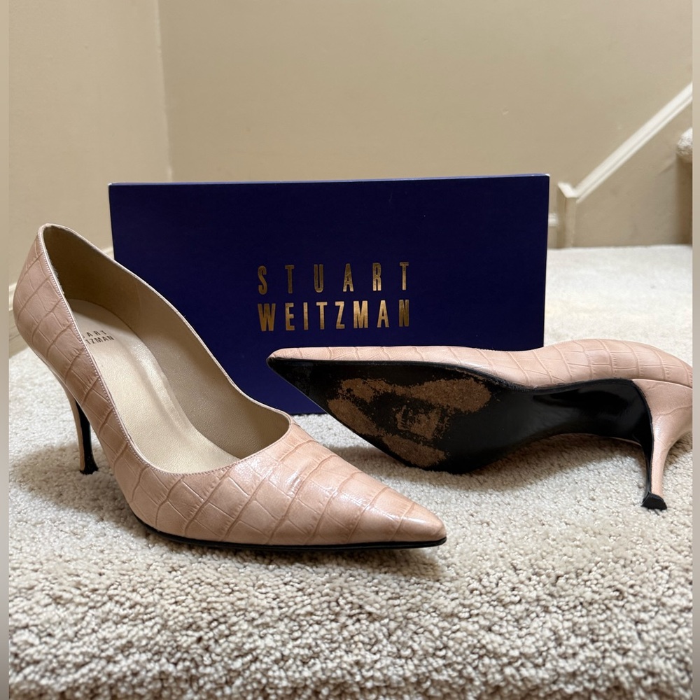 Stuart Weitzman Women's Pink Croc-Embossed Heels - Picture 2 of 3